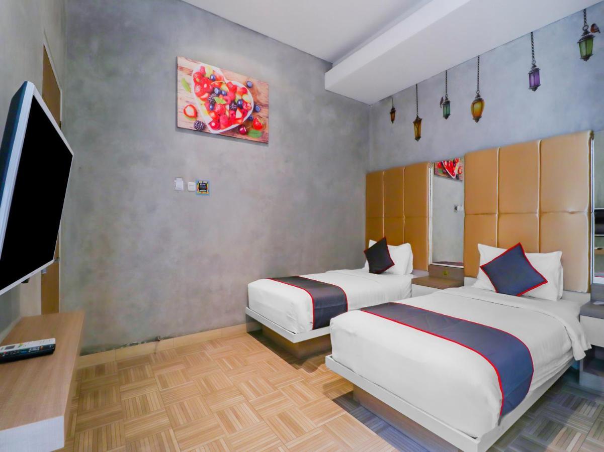 Super Oyo Collection O 31 The Batik Bed And Coffee Bandung Hotel Eksteriør billede